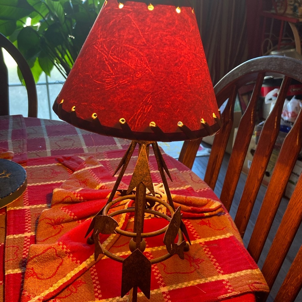 Metal lamp arrows fish